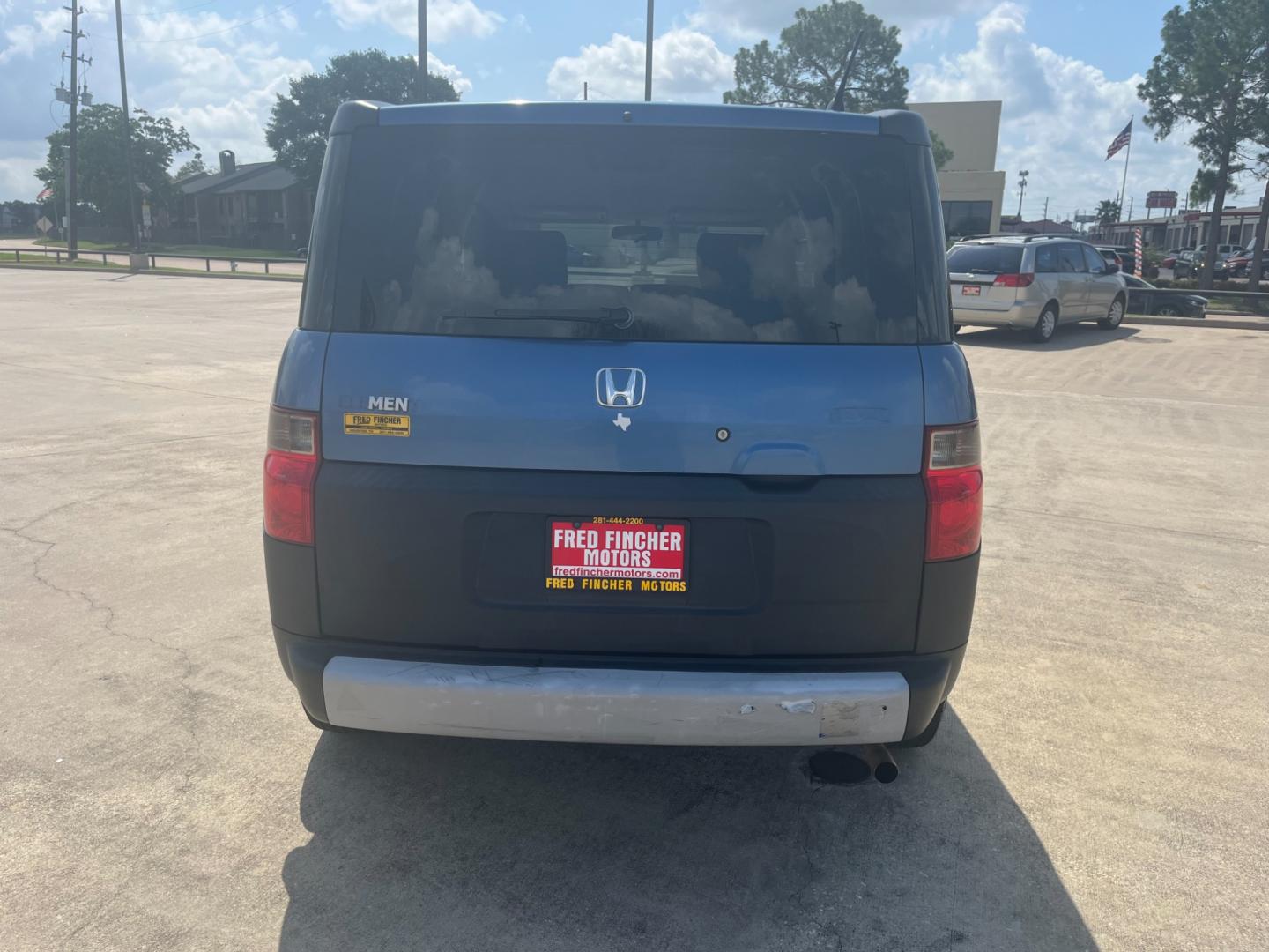 2006 blue /gray Honda Element LX 2WD AT (5J6YH18336L) with an 2.4L L4 DOHC 16V engine, 4-Speed Automatic Overdrive transmission, located at 14700 Tomball Parkway 249, Houston, TX, 77086, (281) 444-2200, 29.928619, -95.504074 - Photo#5